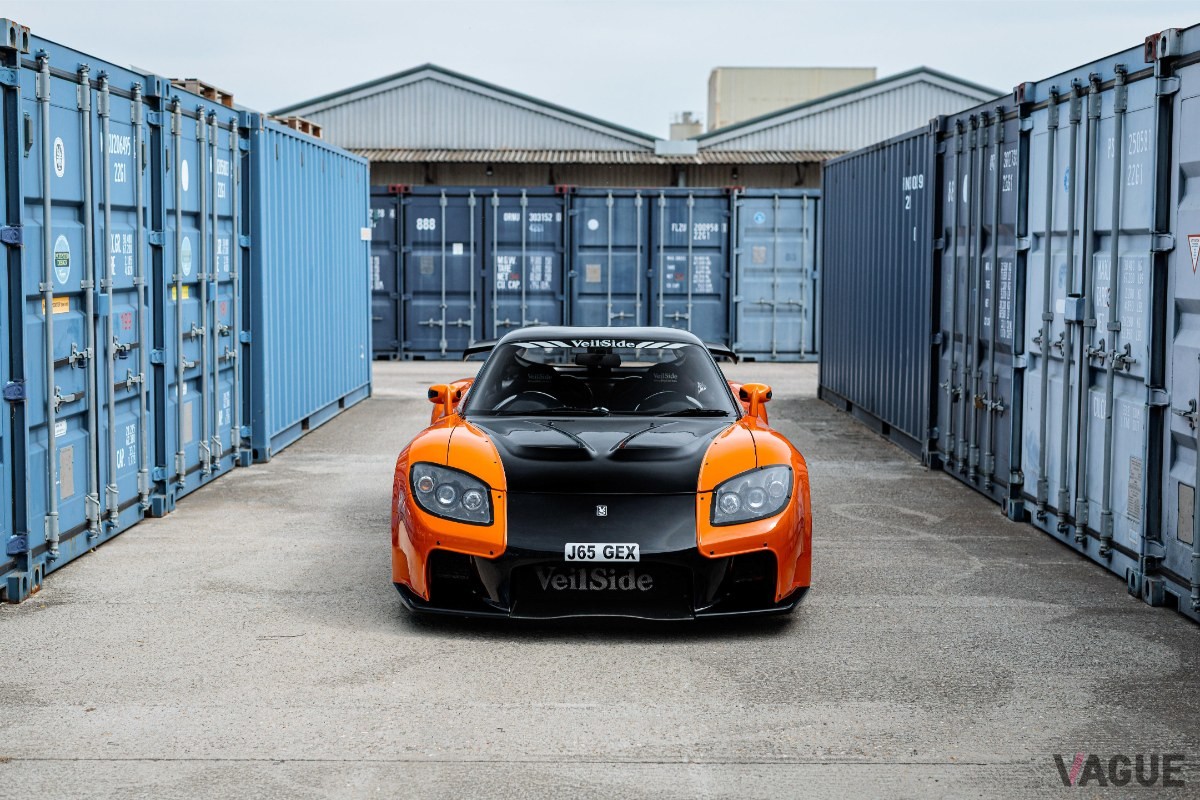 ヴェイルサイド製ボディキットを装着した1992年式マツダ「RX-7」