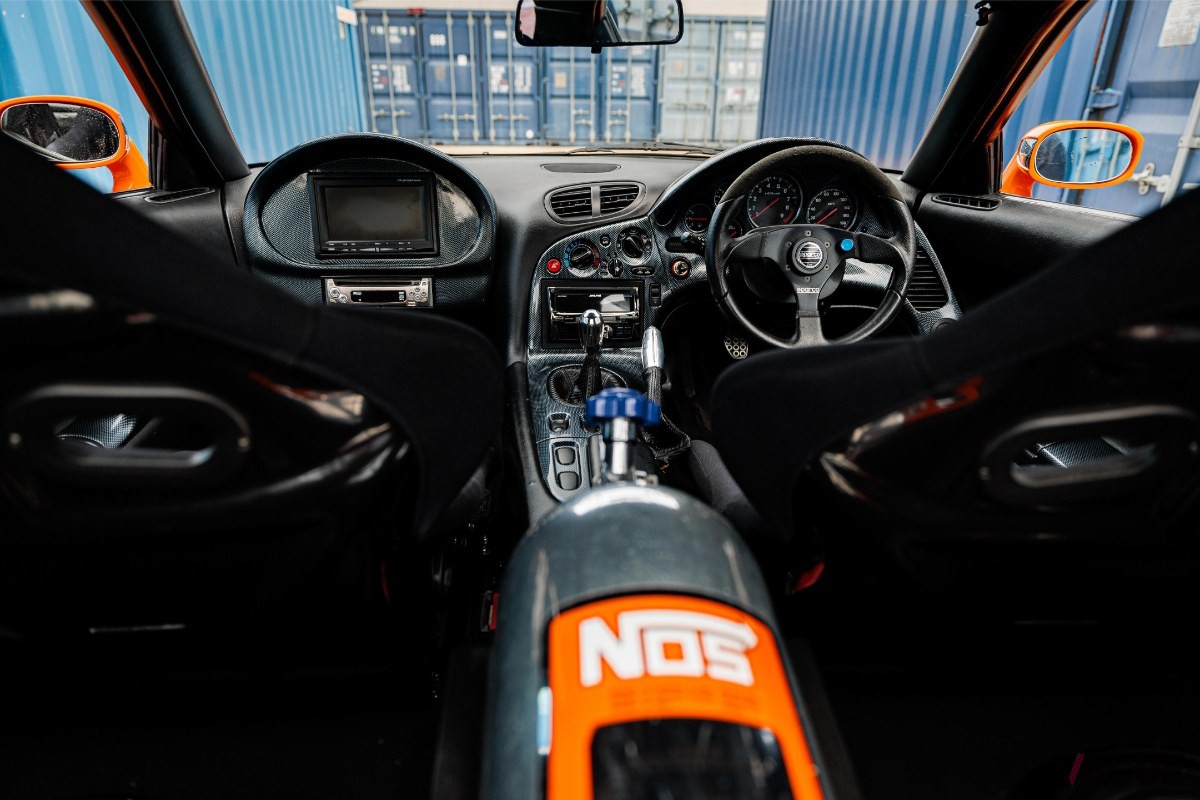 ヴェイルサイド製ボディキットを装着した1992年式マツダ「RX-7」