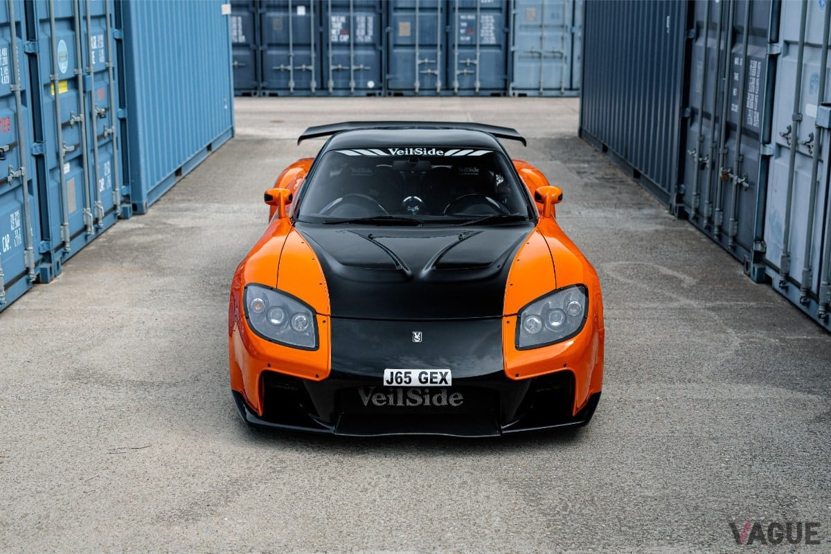 ヴェイルサイド製ボディキットを装着した1992年式マツダ「RX-7」