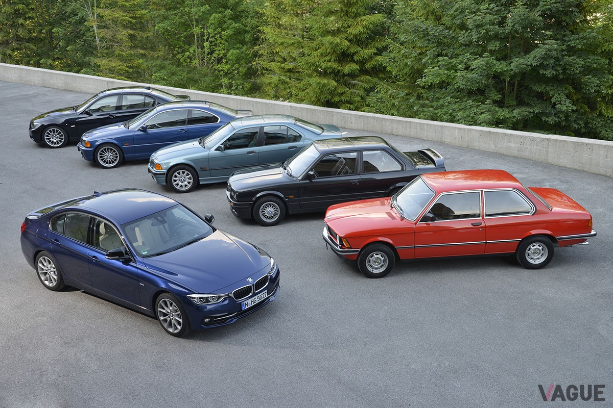 2025年で誕生50周年！ BMW「3シリーズ」の進化をたどる、E21からF30までの歴代モデルが勢ぞろい。半世紀にわたり磨かれ続けてきた“駆けぬける歓び”の系譜がここに