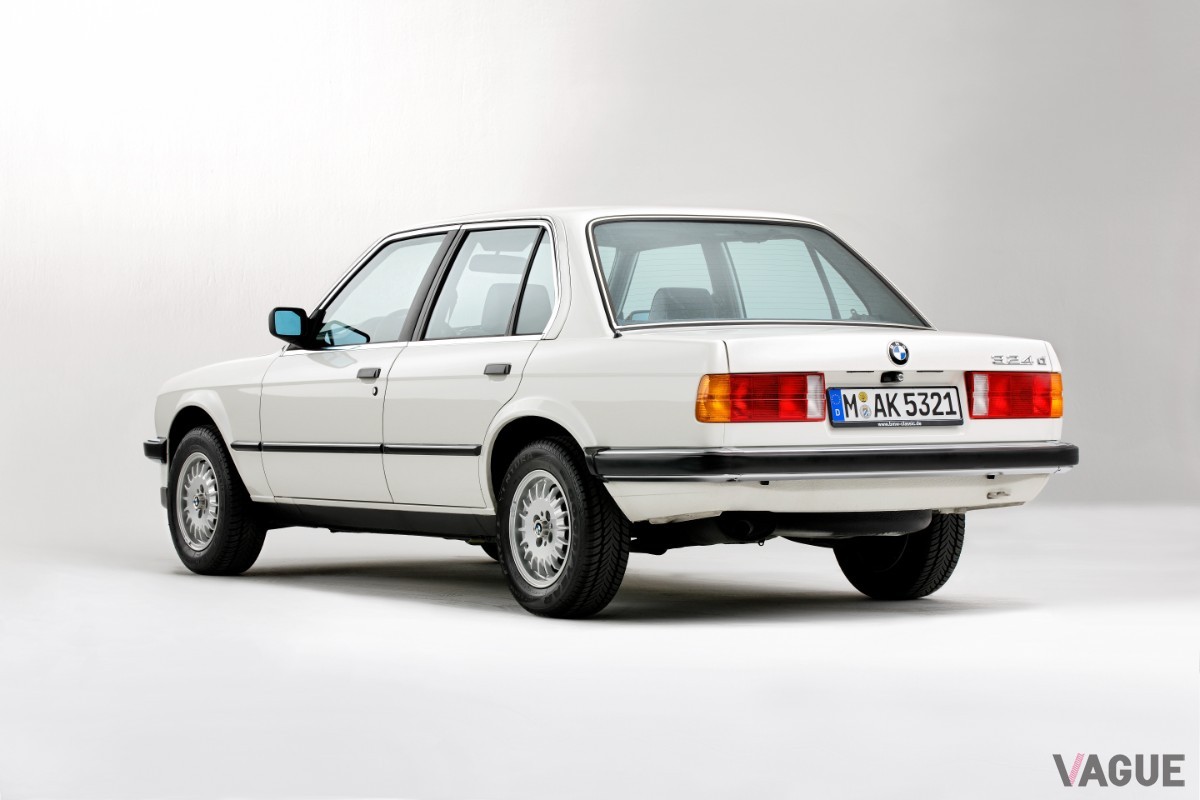 名車「E30型」は4ドアやカブリオレ、ワゴンまで登場し、ラインナップを拡大。初代「M3」もこの世代から誕生し、モータースポーツでも活躍した伝説的モデル