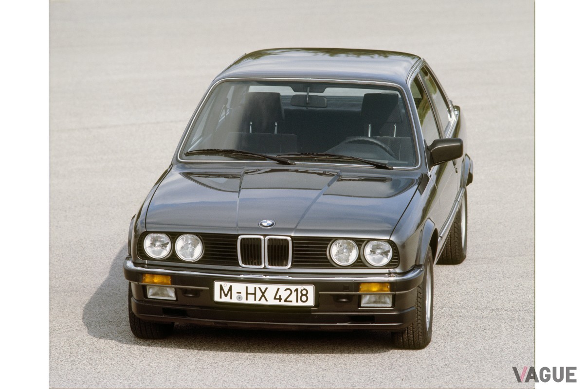 名車「E30型」は4ドアやカブリオレ、ワゴンまで登場し、ラインナップを拡大。初代「M3」もこの世代から誕生し、モータースポーツでも活躍した伝説的モデル