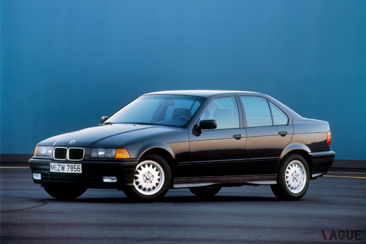 空力を意識した流麗なデザインへと進化した「E36型」。内外装の質感が大幅に向上し、プレミアムセダンとしての地位を確立した