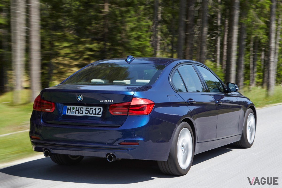 モダンなデザインとデジタル装備が進化した6代目「F30型」。初の3気筒モデルやプラグインハイブリッドも登場し、時代の変化を象徴する一台に