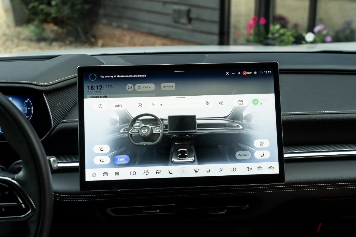 英国マツダは新型「マツダ6e」を英国で開催されるカーフェスト2025で初公開