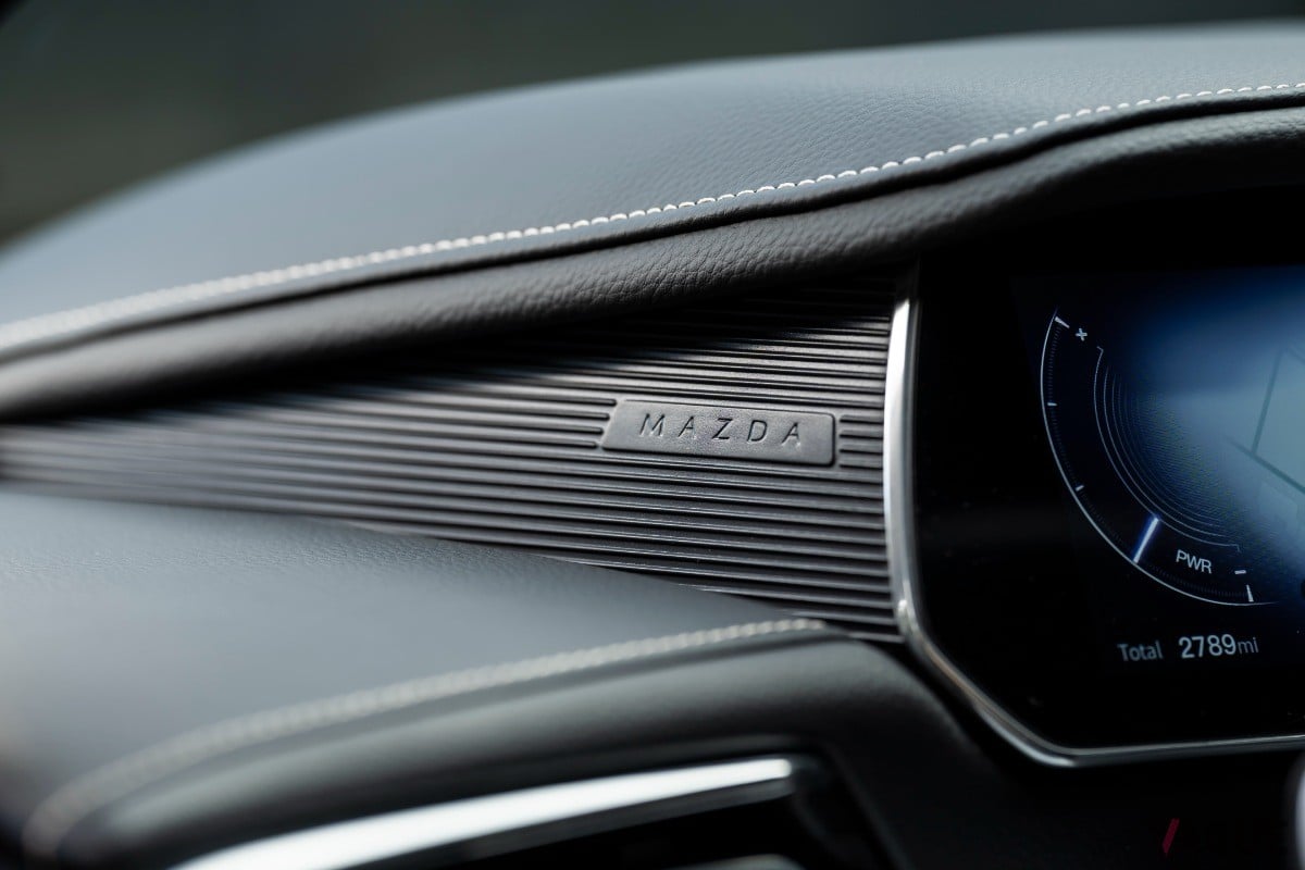 英国マツダは新型「マツダ6e」を英国で開催されるカーフェスト2025で初公開