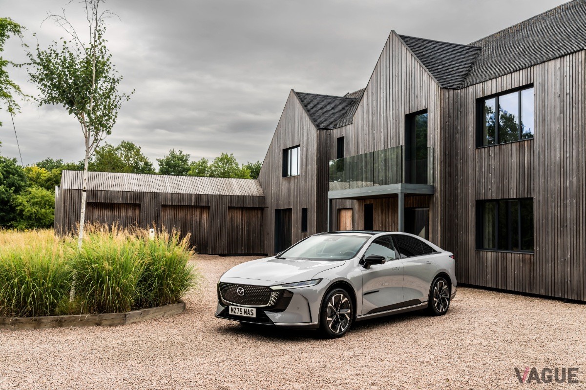 英国マツダは新型「マツダ6e」を英国で開催されるカーフェスト2025で初公開