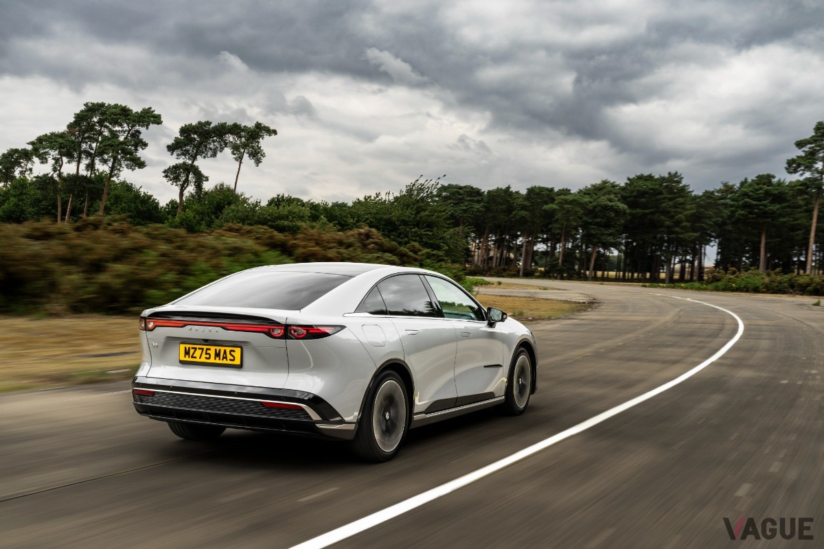 英国マツダは新型「マツダ6e」を英国で開催されるカーフェスト2025で初公開