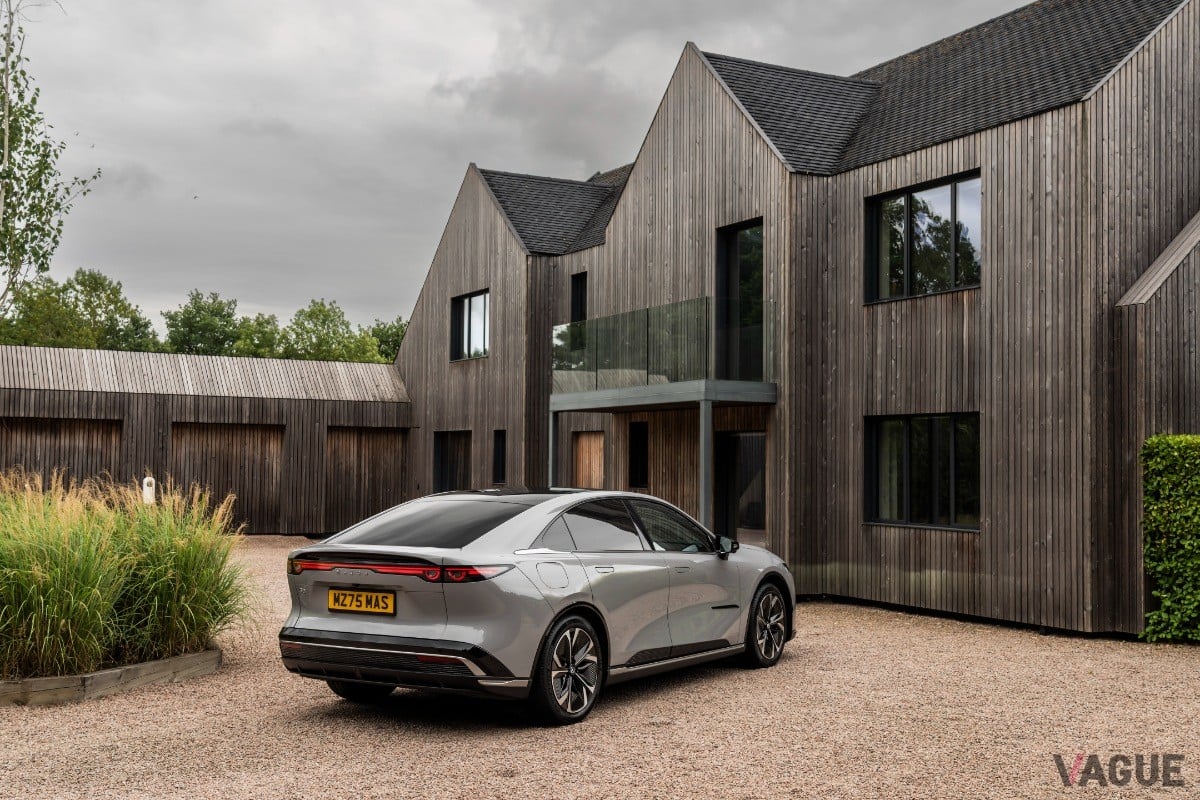 英国マツダは新型「マツダ6e」を英国で開催されるカーフェスト2025で初公開