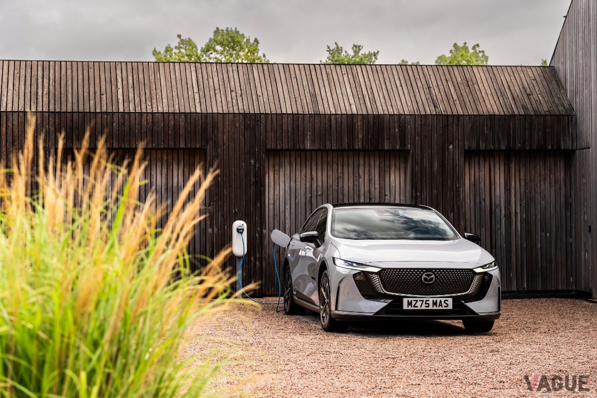 英国マツダは新型「マツダ6e」を英国で開催されるカーフェスト2025で初公開