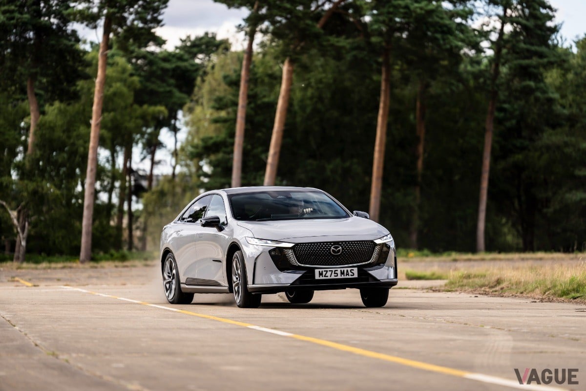 英国マツダは新型「マツダ6e」を英国で開催されるカーフェスト2025で初公開
