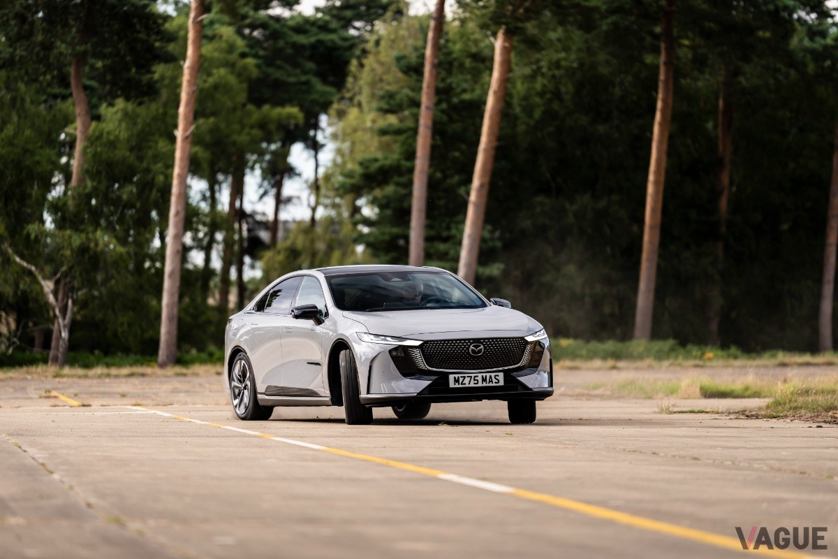 英国マツダは新型「マツダ6e」を英国で開催されるカーフェスト2025で初公開