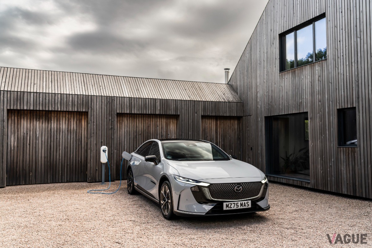 英国マツダは新型「マツダ6e」を英国で開催されるカーフェスト2025で初公開