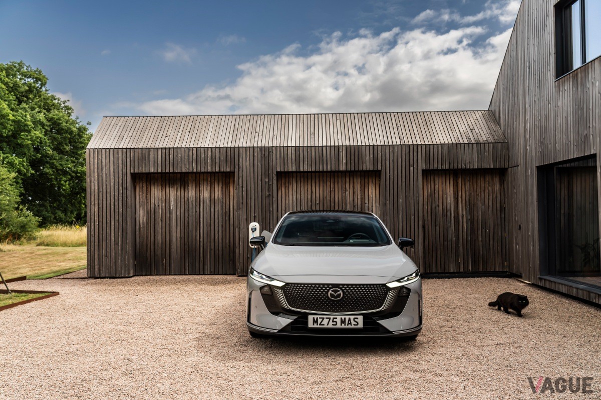 英国マツダは新型「マツダ6e」を英国で開催されるカーフェスト2025で初公開