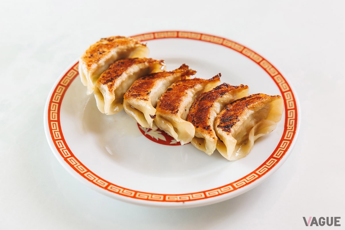 餃子1皿(6個）500円。店で毎朝仕込む自家製餃子。6個で500円は良心的価格！