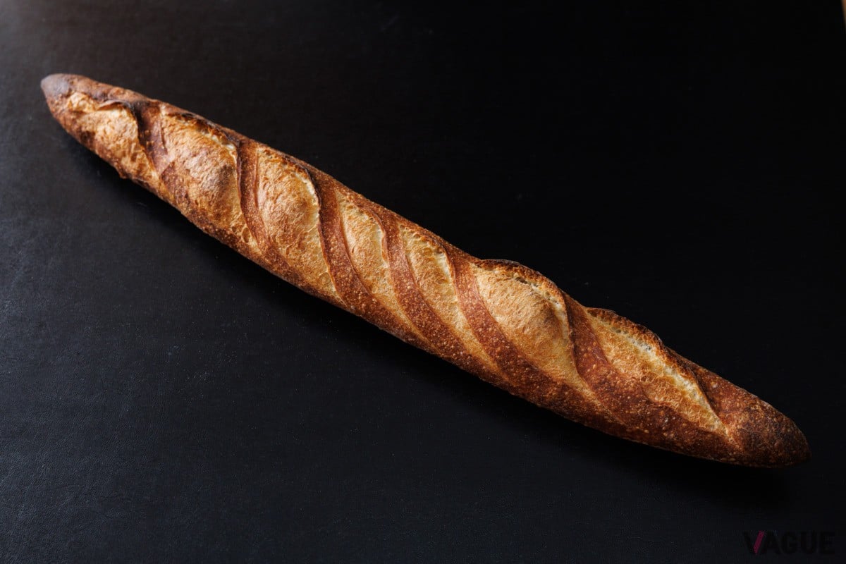 バゲット1本360円。ハーフサイズ210円。ライ麦入りの「バゲットルヴァン」は1本430円