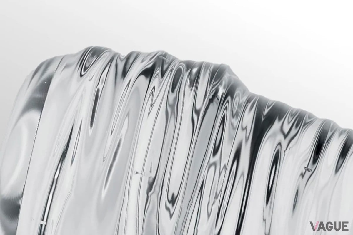 ウォッチを直接カバーするケース部分には、高耐久性と快適な装着感を叶えるプレミアム合成ポリマー、ナイロン素材を使用。優れた耐摩耗性と耐候性で大切なウォッチを保護