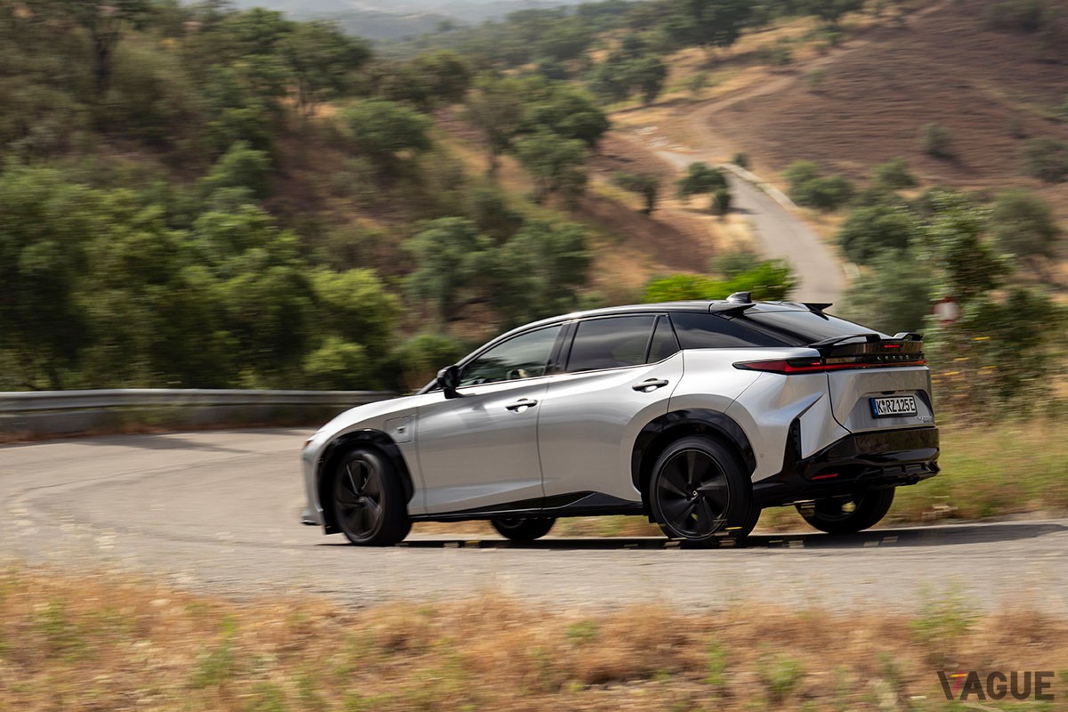 レクサス新型「RZ550e“Fスポーツ”」