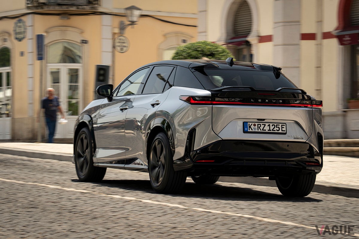 レクサス新型「RZ550e“Fスポーツ”」