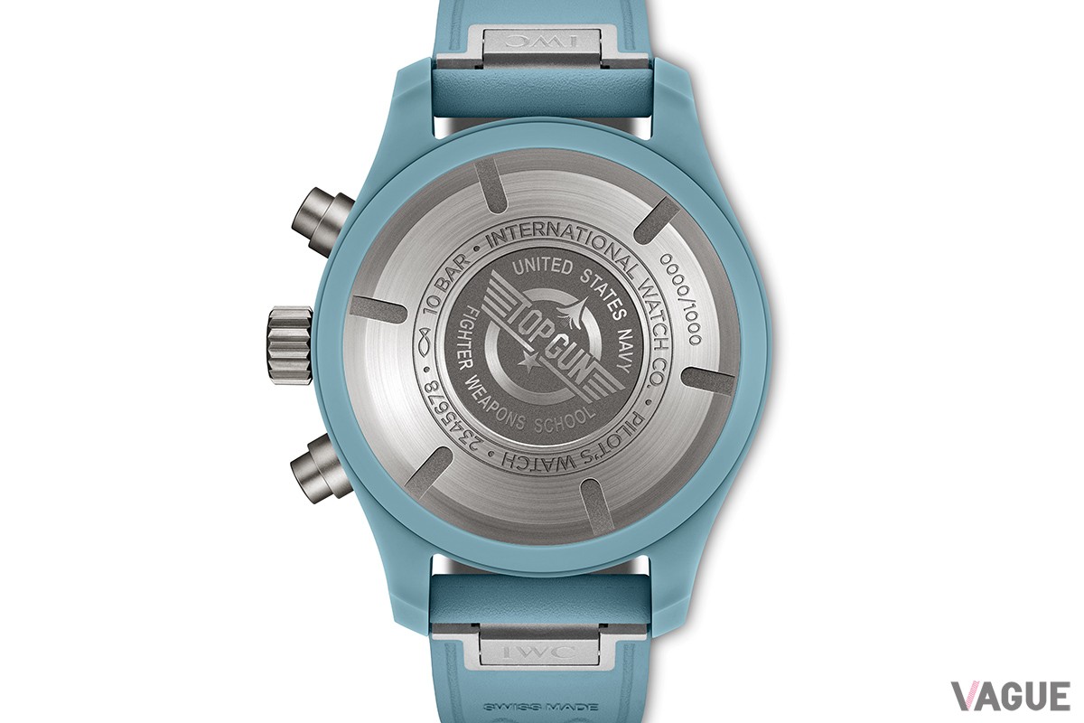 チタンケースにはシリアルナンバーとトップガンのロゴが誇らしげに輝く。またこちらのモデルのみ軟鉄性インナーケースにて耐磁性を強化する