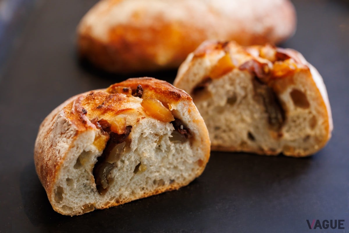 渋皮つき栗と柚子のパンの断面。栗が程よく入っていて、優しい甘さに