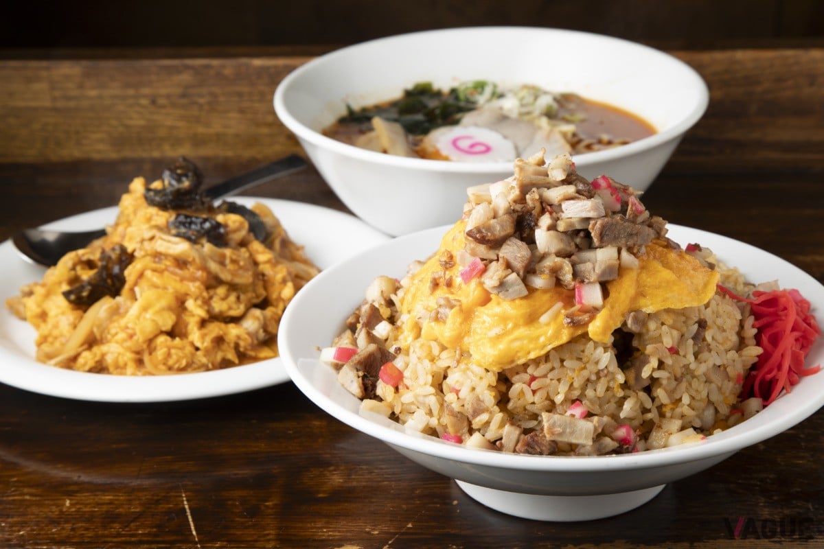 JR・丸の内線荻窪駅より徒歩5分ほど。駅から少し離れた場所にある「中華屋 啓ちゃん」。ランチタイムを過ぎた時間でも常に満席。人気の中華料理店です。