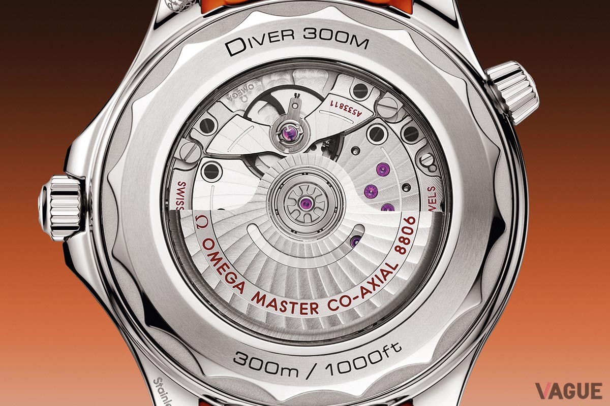 Cal. 8806 自動巻きキャリバーを楽しめるシースルーバック仕様