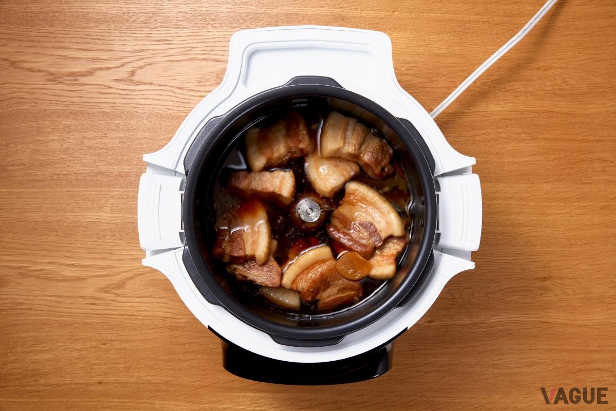 圧力調理中も食材をしっかりとかき混ぜて、ムラなく味を染み込ませてくれる