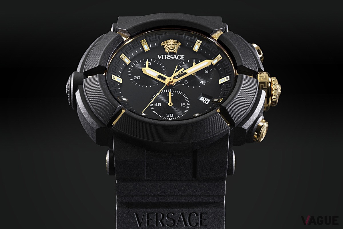 ゴールドが引き立つブラック（VE0L00125）。バンドにもブランドロゴを配置する