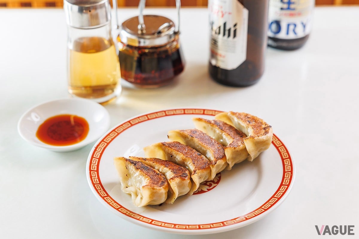 ラー油入れは昔の喫茶店でよく置いてあった砂糖入れ。でもしっくり合う