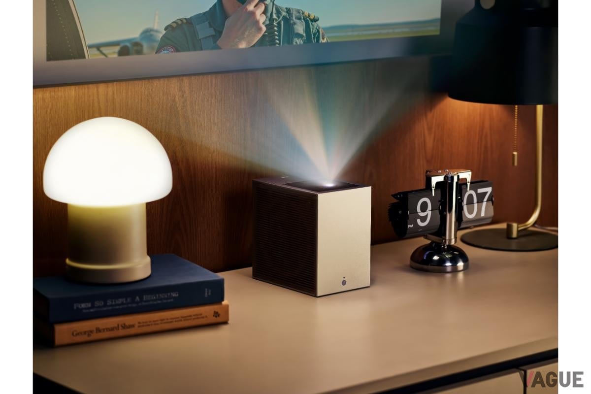 LG CineBeam 短焦点プロジェクター CES＞LG、ミニマル4K超短焦点プロジェクター「CineBeam S