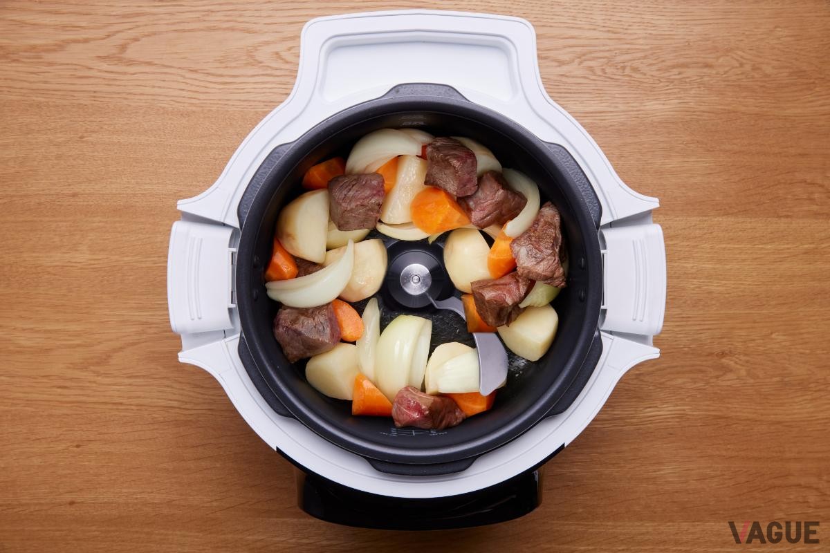 圧力調理中も食材をしっかりとかき混ぜて、ムラなく味を染み込ませてくれる
