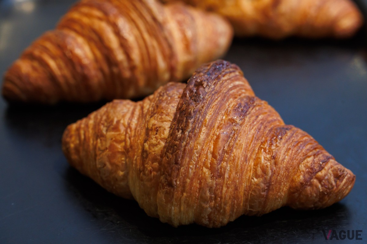 クロワッサン・オ・ブール280円。見ただけでサクサクパリパリ確定！
