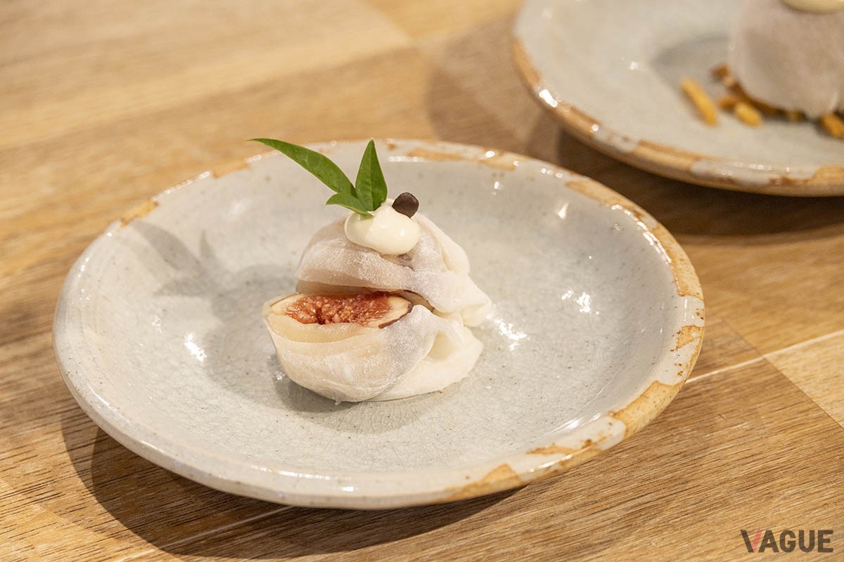 季節フルーツのマスカルポーネ大福748円。口に入れた途端とろける！