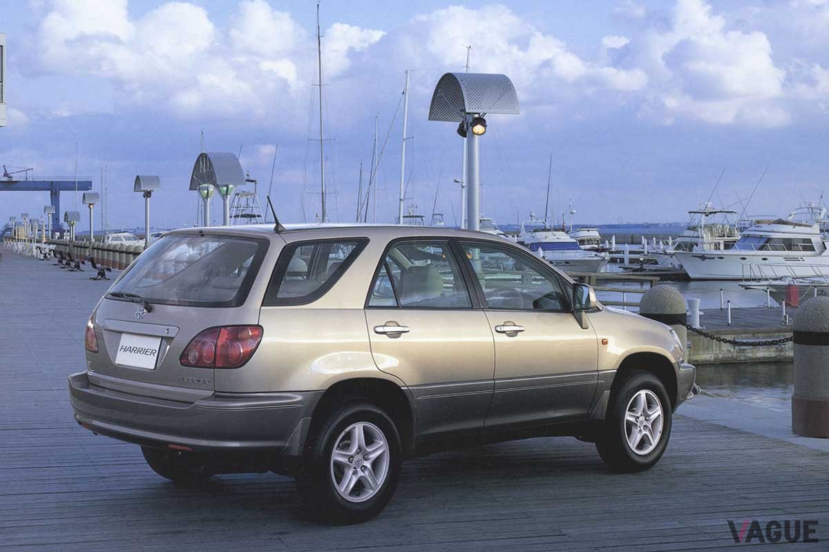 1997年に登場したトヨタ初代「ハリアー」