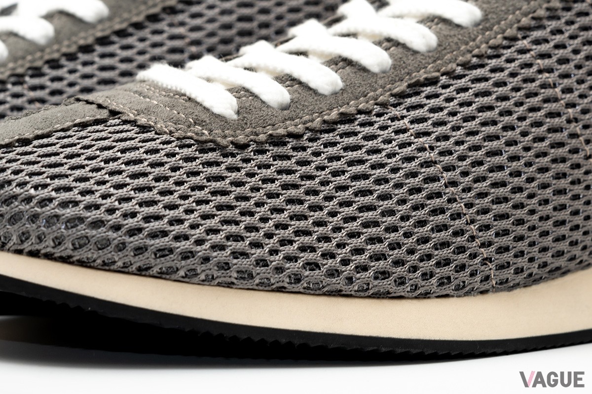 独自の三層構造メッシュ「SUPER MESH」