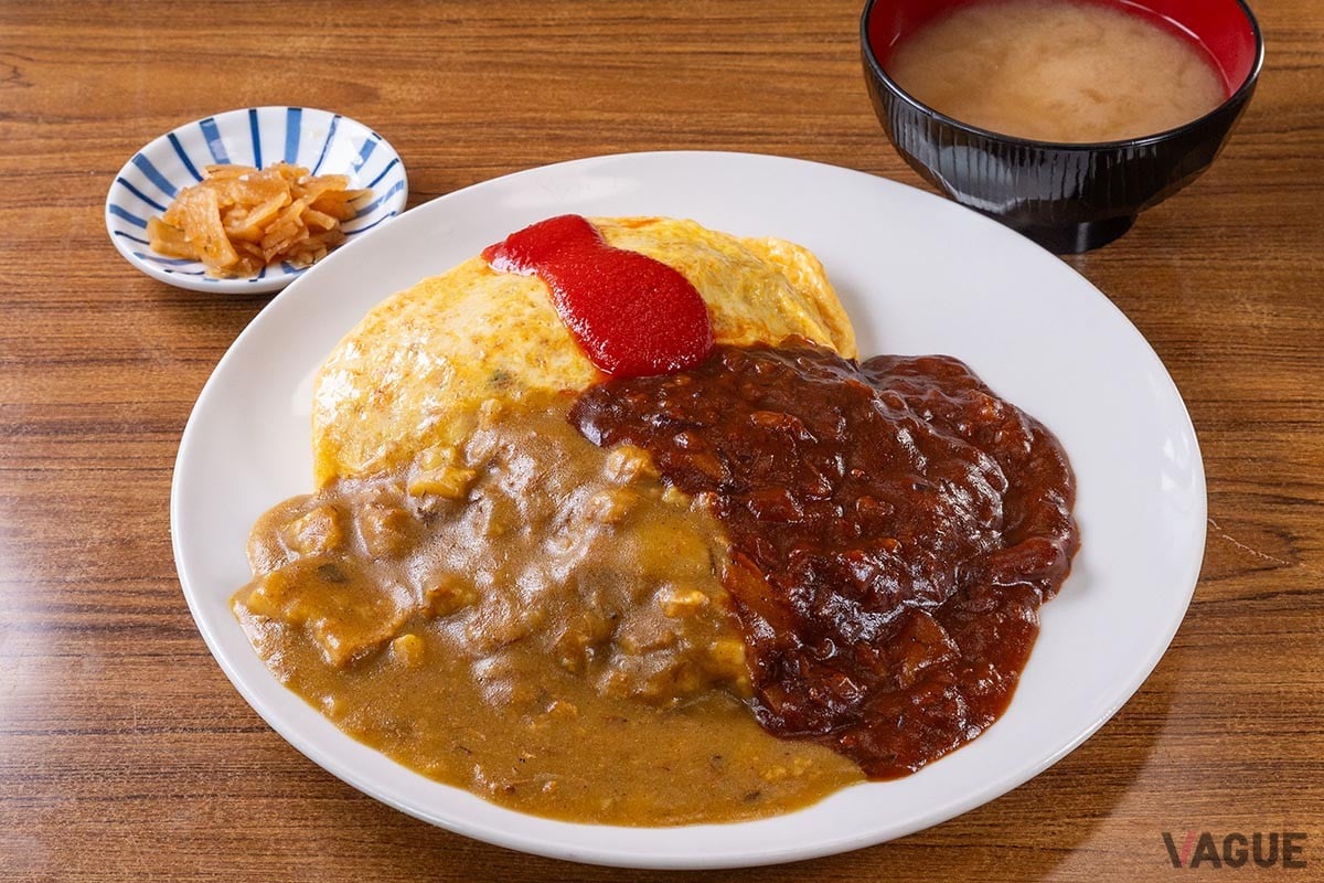 三色ライス1350円。あい盛りのカレーはあっても、この組み合わせは唯一無二かも
