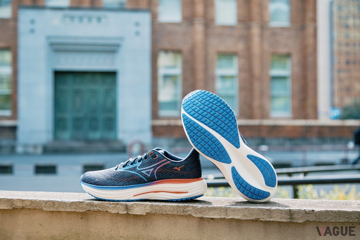 軽量で高い反発性がある、高機能ミッドソール素材“MIZUNO ENERZY NXT”を採用した新作「WAVE RIDER 29」