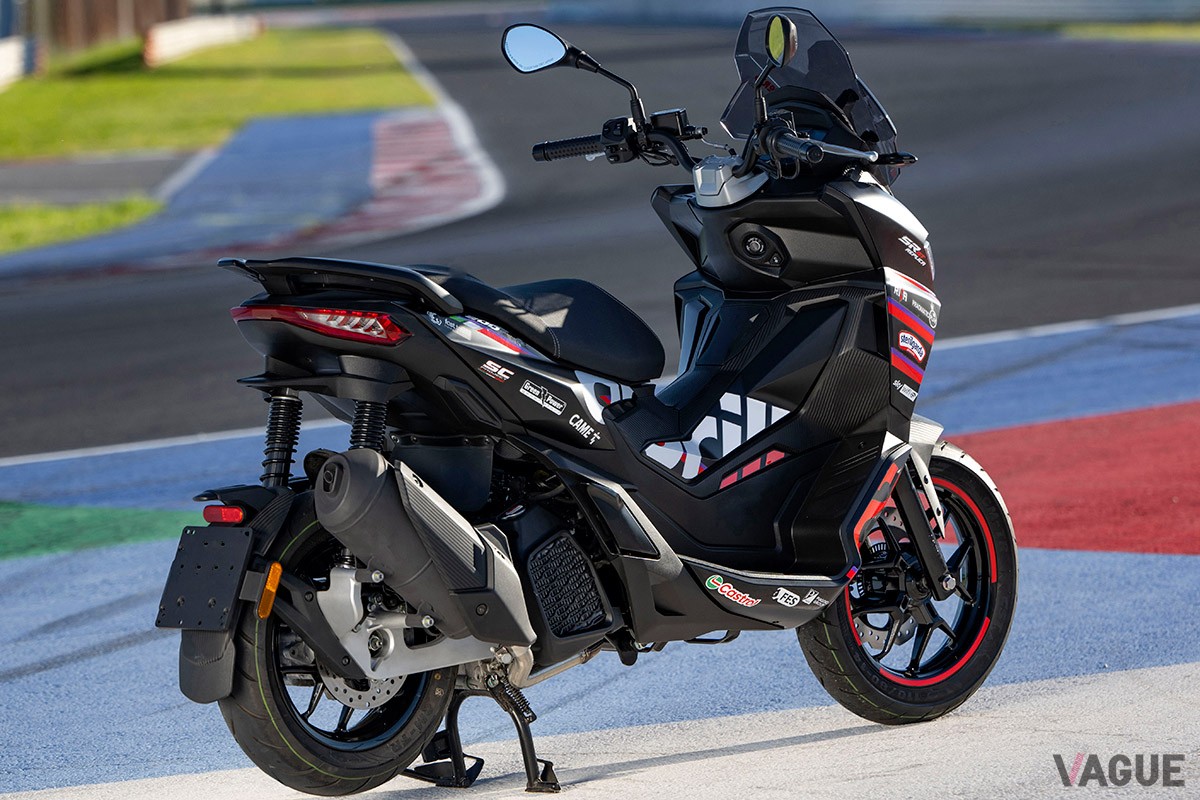 MotoGPマシンのグラフィックを忠実に再現したアプリリア「SR GT 200」の特別仕様車「SR GT 200 レプリカ」