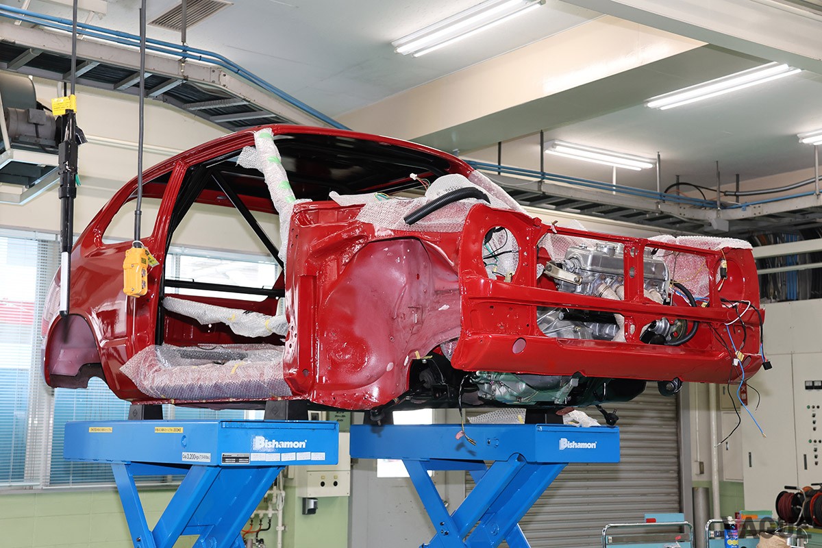 「ラリー・モンテカルロ ヒストリック2026」に向けてホンダ学園の生徒たちがレストア中の初代「シビックRS」