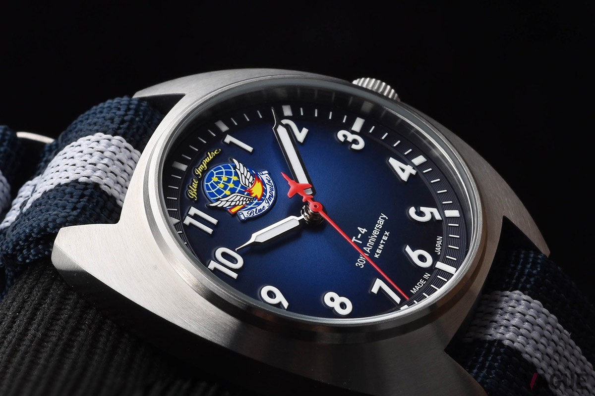 秒針テール部は『T-4』機体をイメージした造形に