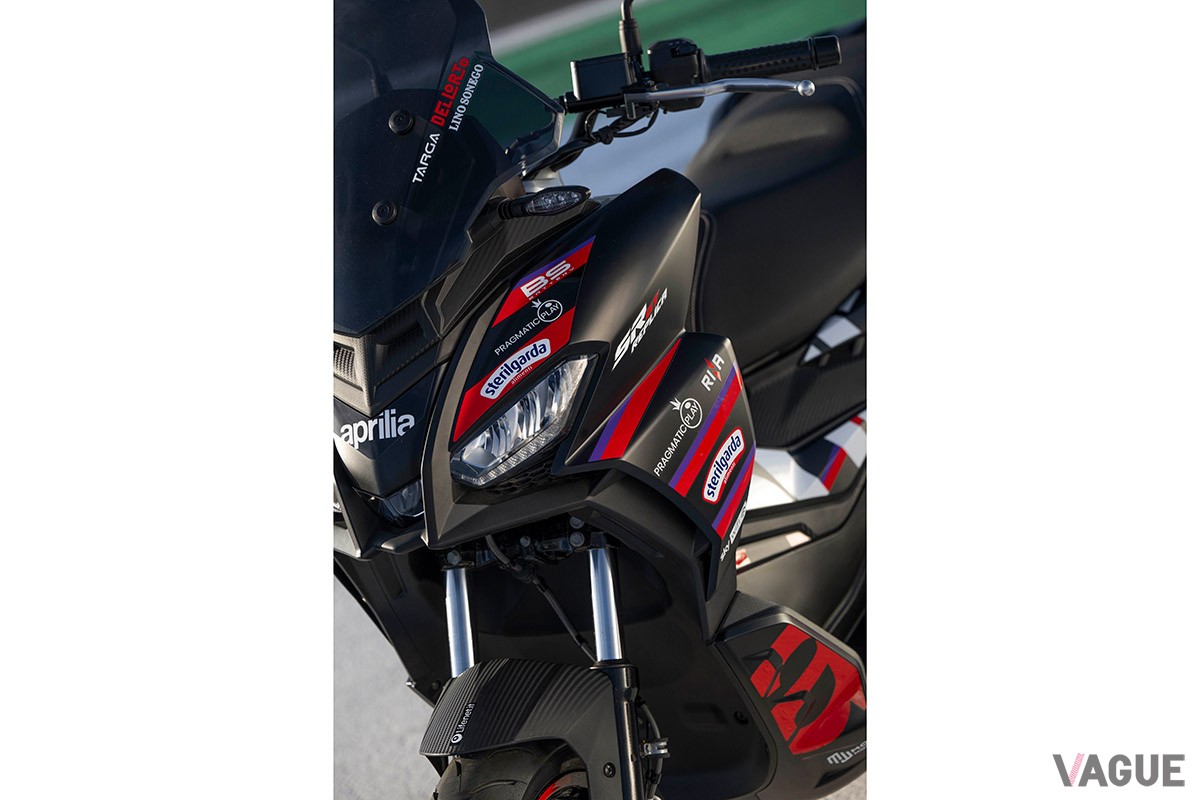 MotoGPマシンのグラフィックを忠実に再現したアプリリア「SR GT 200」の特別仕様車「SR GT 200 レプリカ」