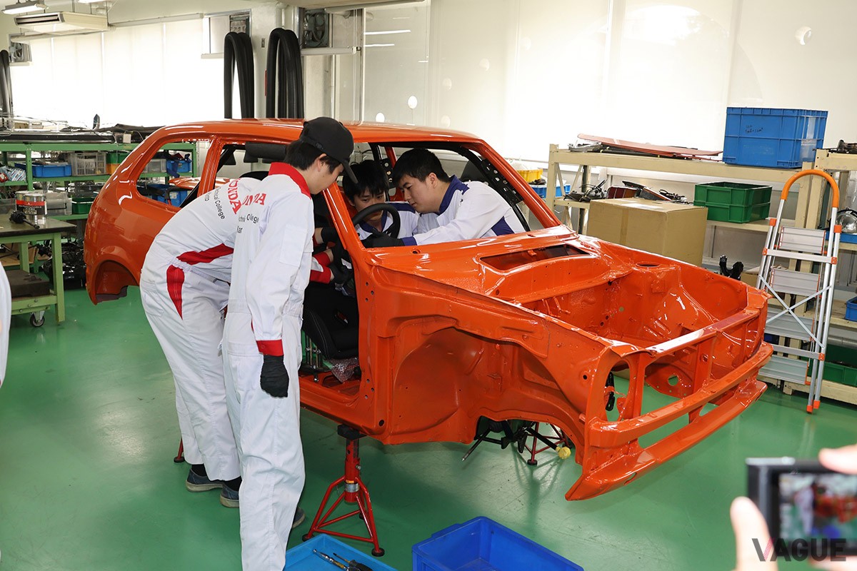 「ラリー・モンテカルロ ヒストリック2026」に向けてホンダ学園の生徒たちがレストア中の初代「シビックRS」