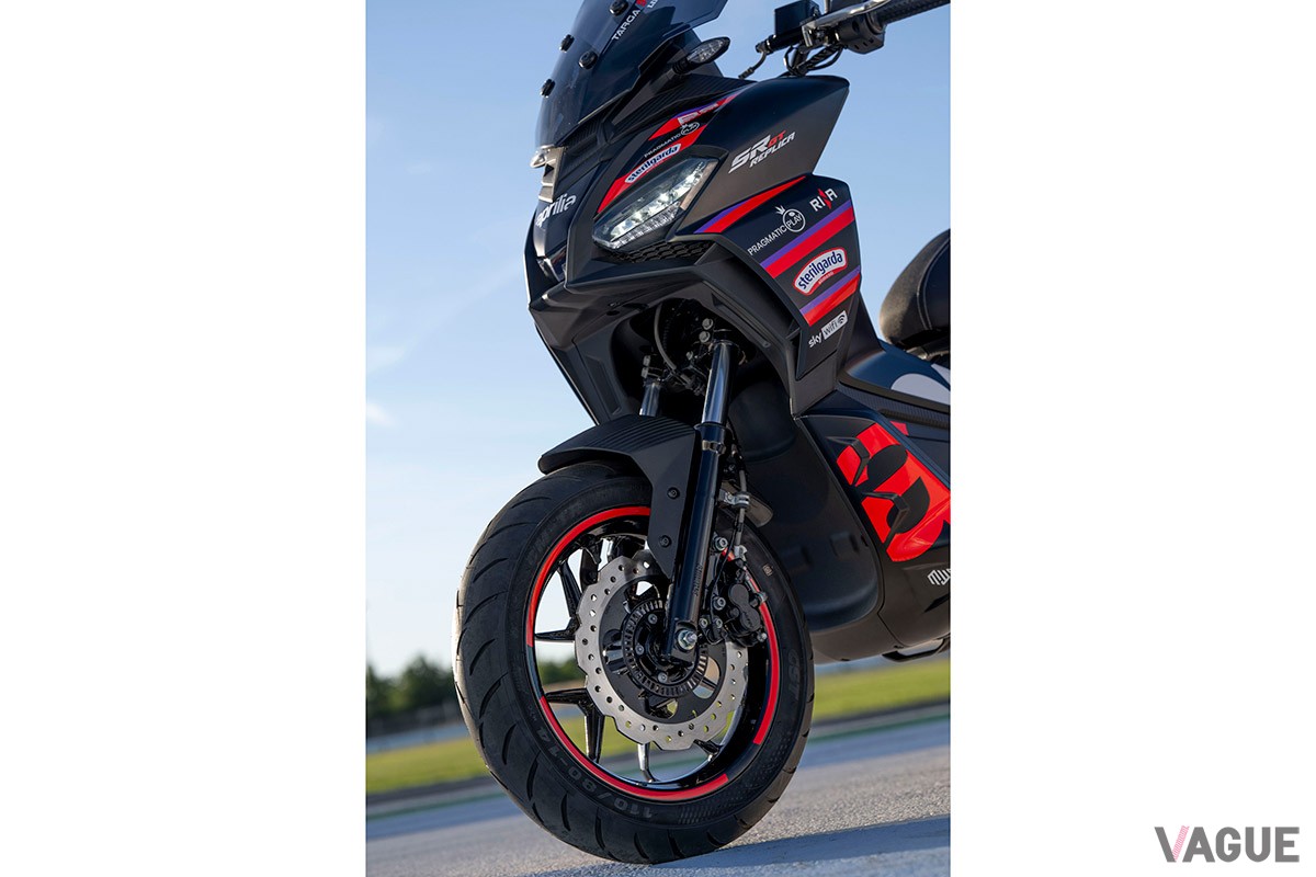 MotoGPマシンのグラフィックを忠実に再現したアプリリア「SR GT 200」の特別仕様車「SR GT 200 レプリカ」