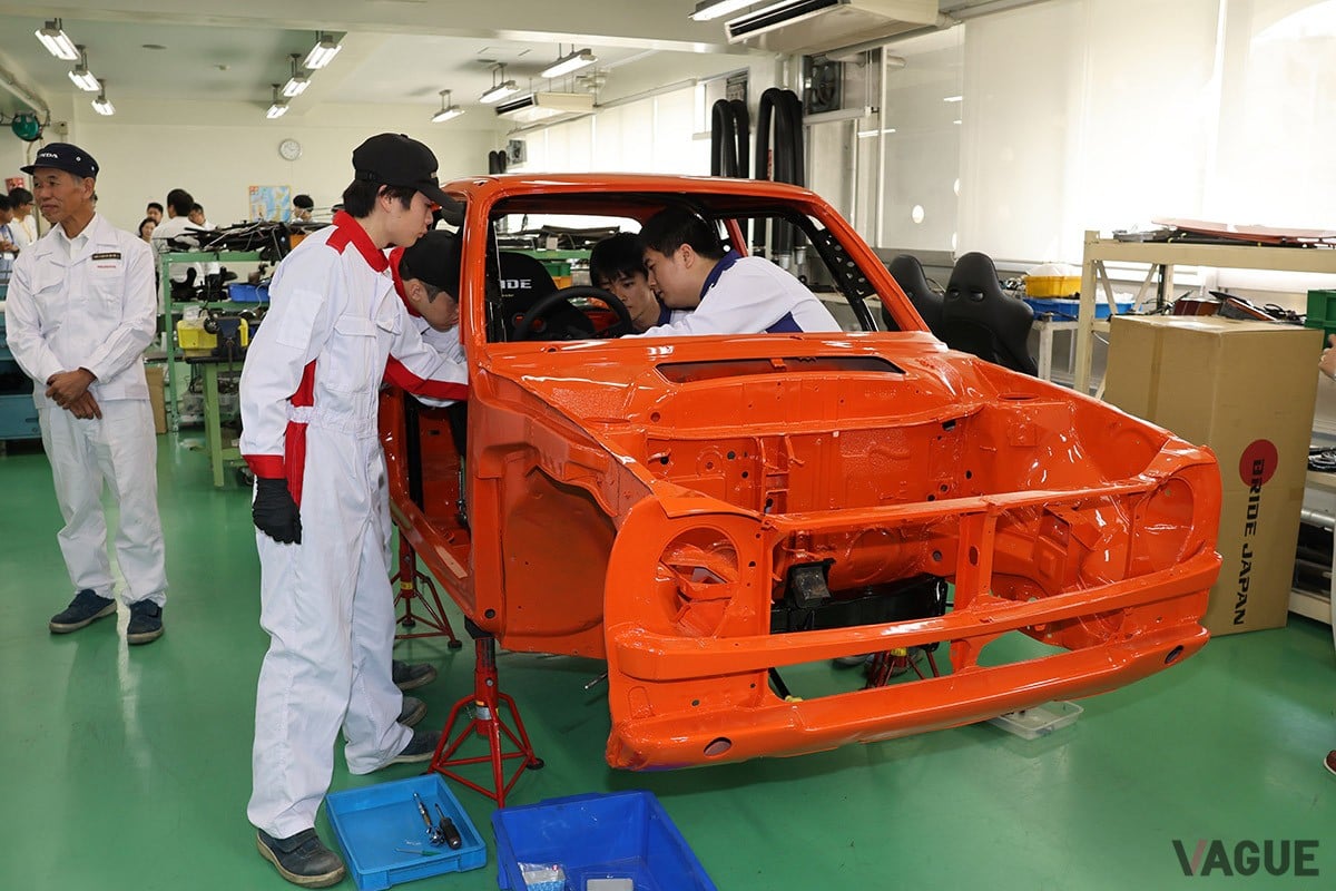 「ラリー・モンテカルロ ヒストリック2026」に向けてホンダ学園の生徒たちがレストア中の初代「シビックRS」