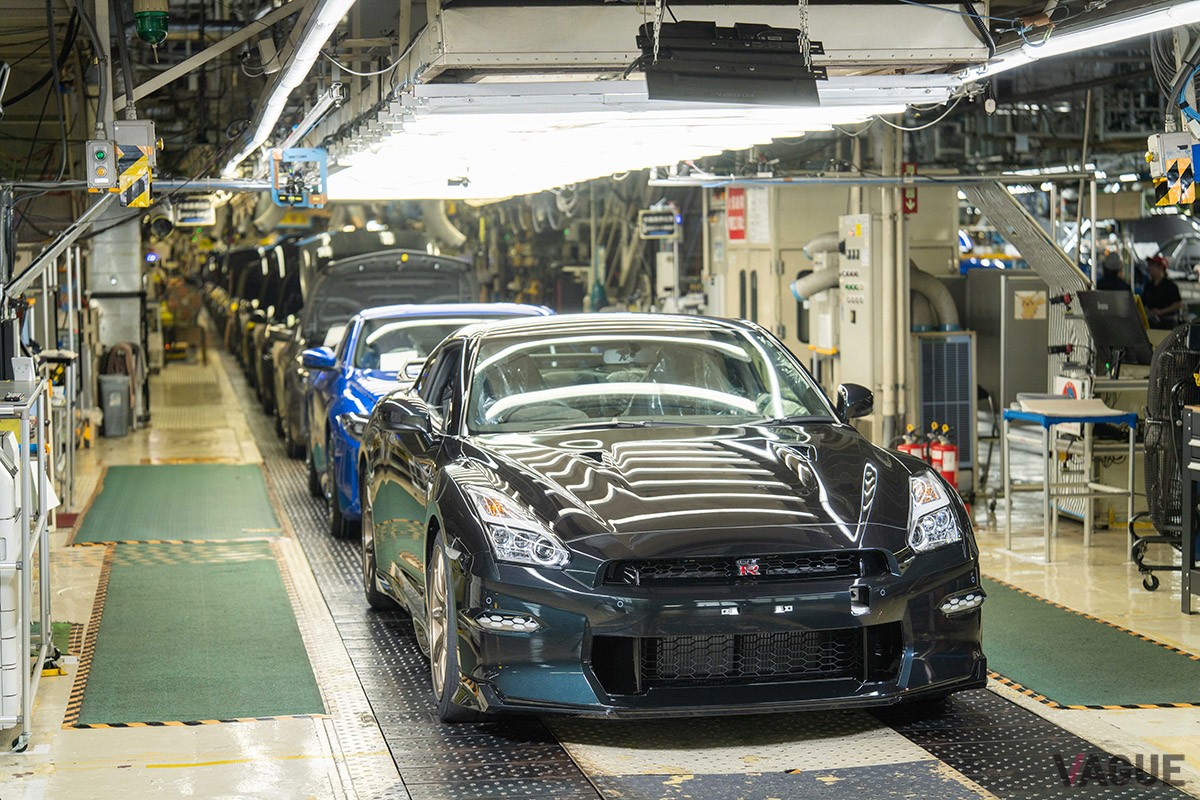 日産R35型「GT-R」最終生産車オフライン式の模様