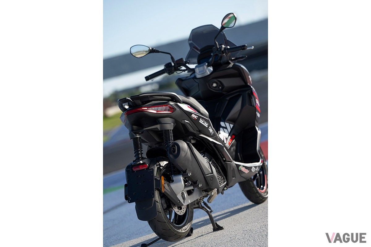 MotoGPマシンのグラフィックを忠実に再現したアプリリア「SR GT 200」の特別仕様車「SR GT 200 レプリカ」