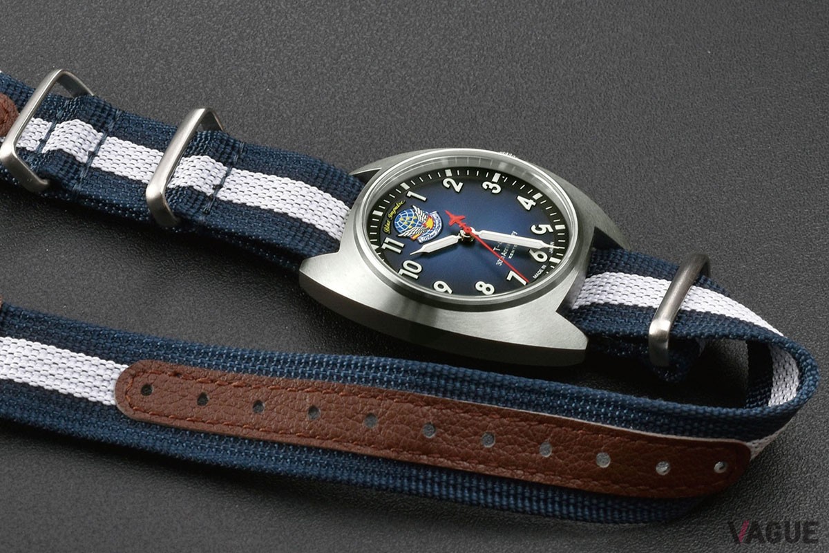 NATOナイロンベルトは肉厚多層織り生地を採用し、穴まわりと剣先を革で補強することで耐久性を向上