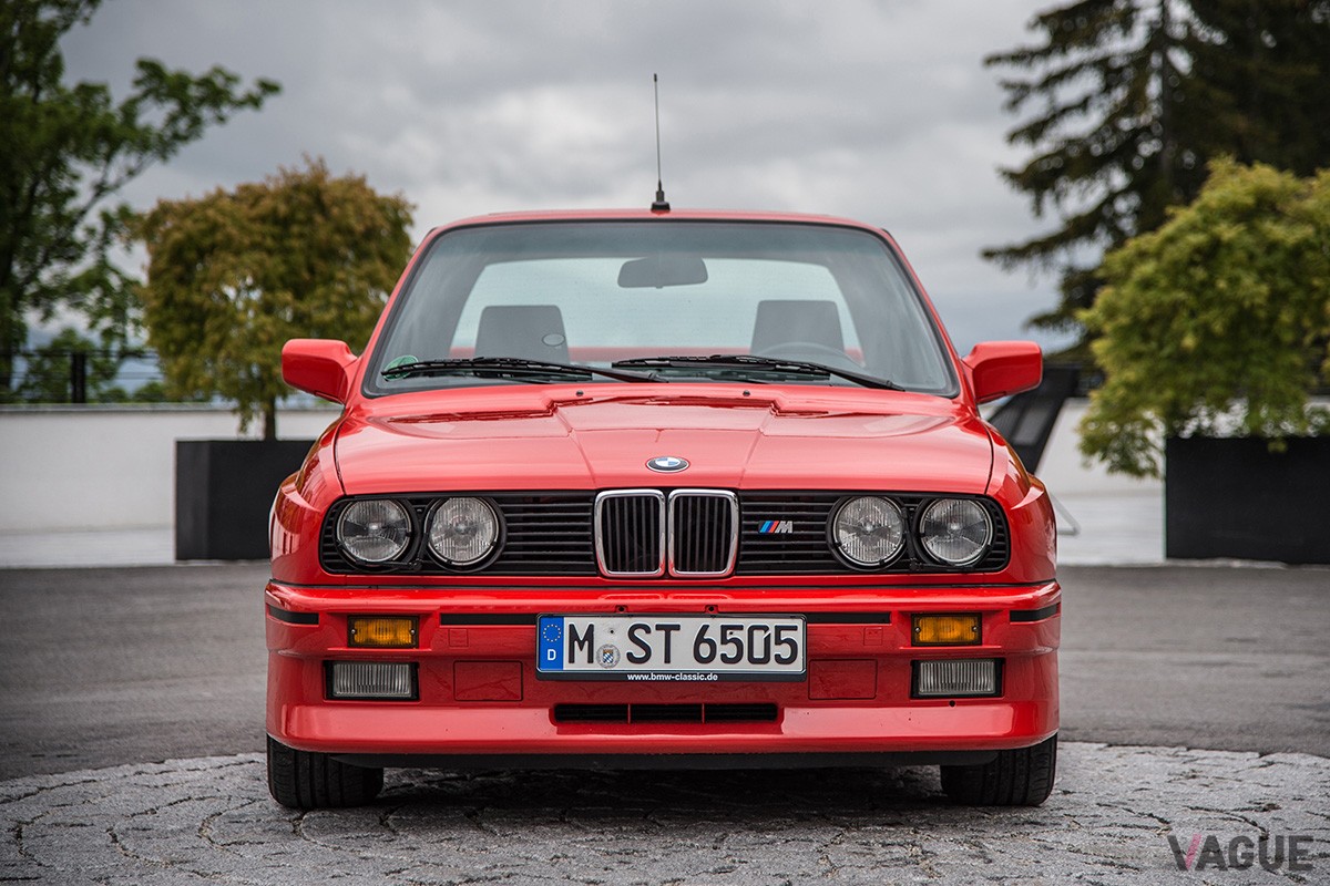 スポイラーの装着などに加えて、リアのピラーとウインドウの傾斜角を強めてトランクリッドを高くし、空力性能を向上させていた