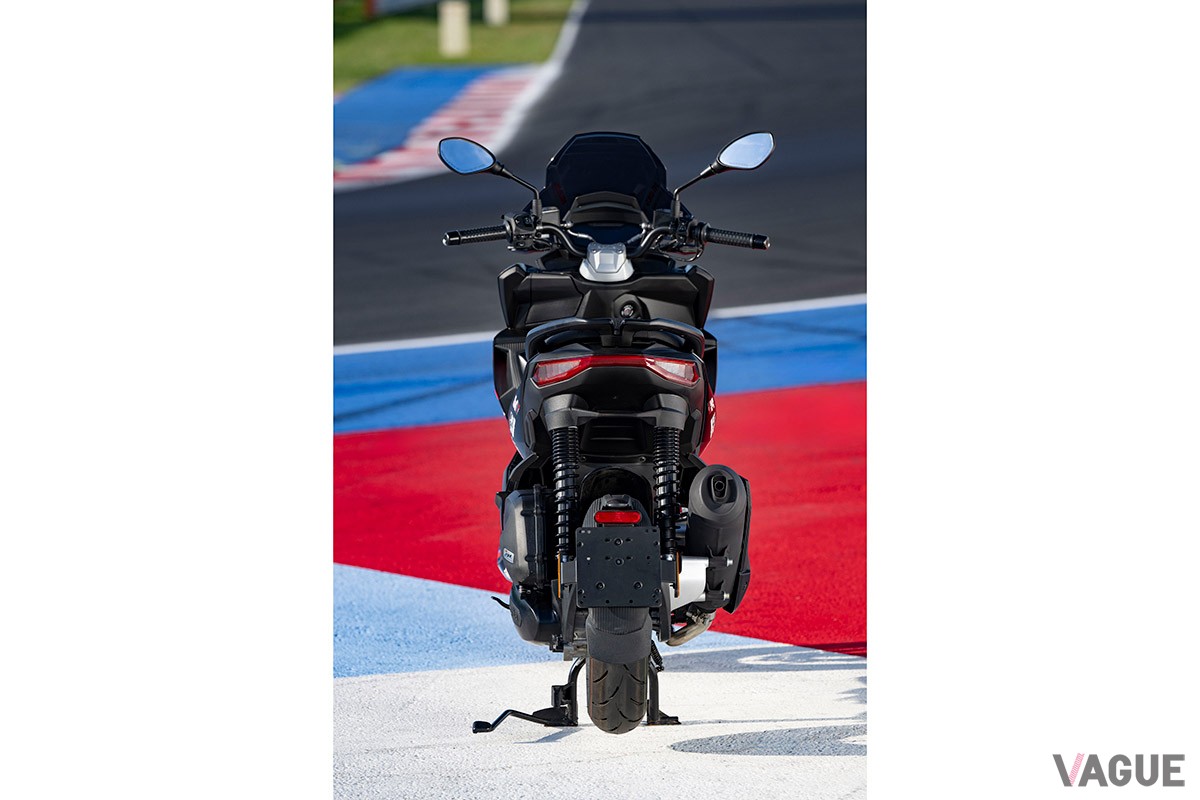 MotoGPマシンのグラフィックを忠実に再現したアプリリア「SR GT 200」の特別仕様車「SR GT 200 レプリカ」